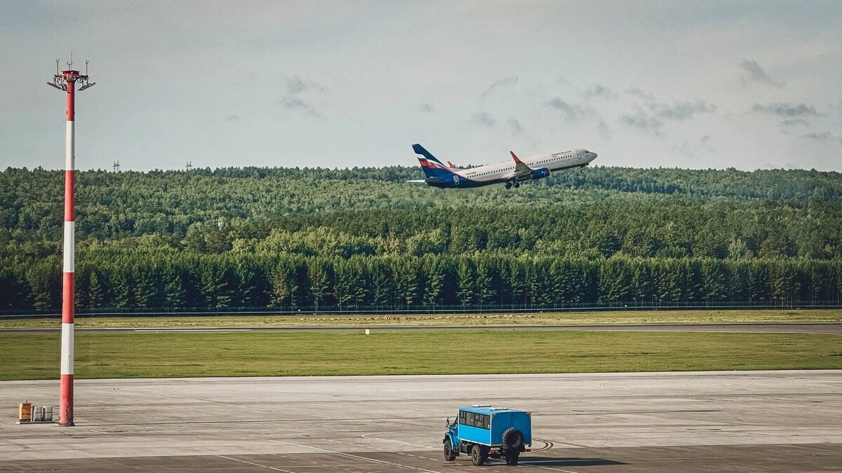    Крупная задержка авиарейса из Санкт-Петербурга в Омск стала причиной срыва других перелетов   gorod55.ru