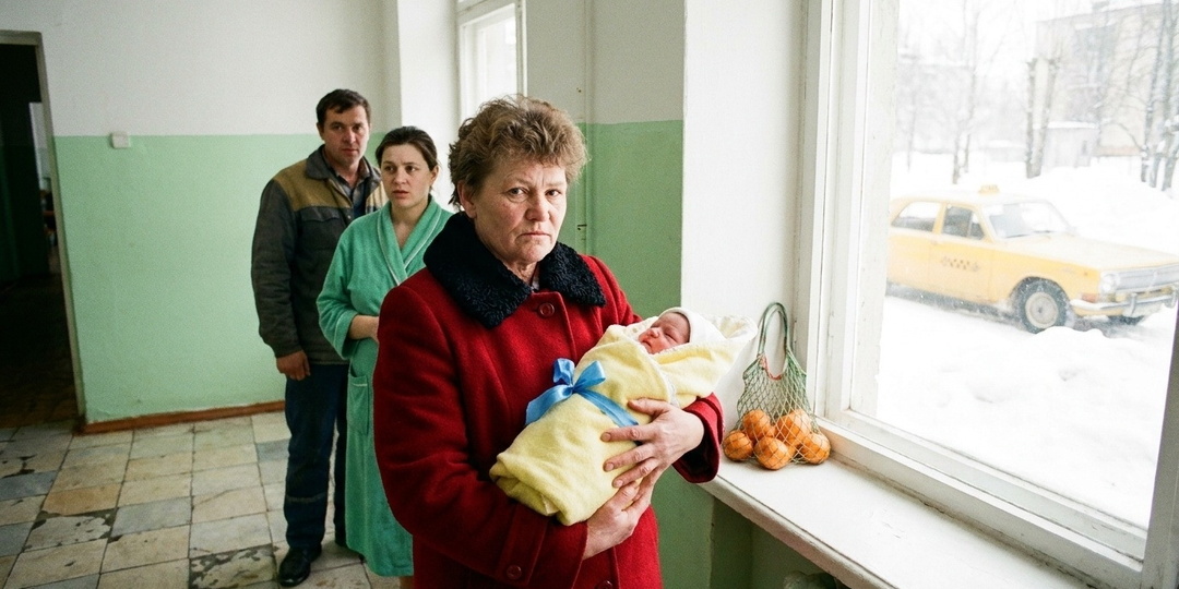— Я её домой не повезу — сказал отец в роддоме. Забирала нас соседка, на такси за свои деньги