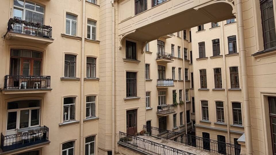 Жизнь двух эпох в доходном доме Бака