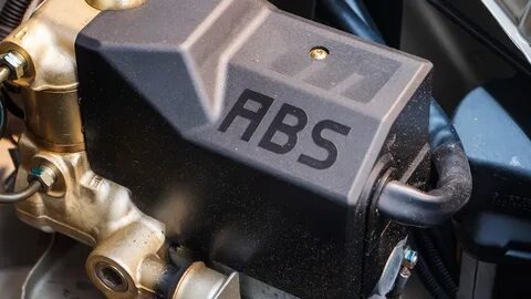 Когда машина “думает” не так: разбираемся в сбоях ABS, ESP и других электронных систем»