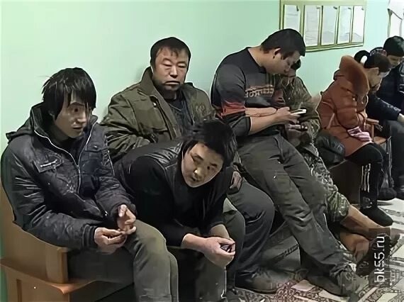 Она заметила, как китаец копается в кошельке и закричала. Граждане Китая попались на кражах в самолёте в Екатеринбурге