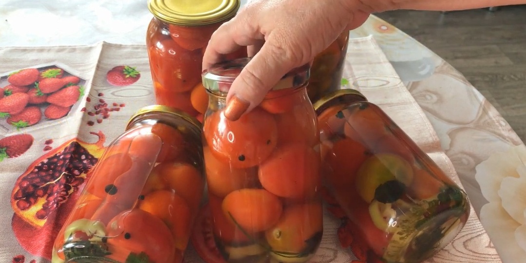 Два проверенных рецепта очень вкусных маринованных помидоров.