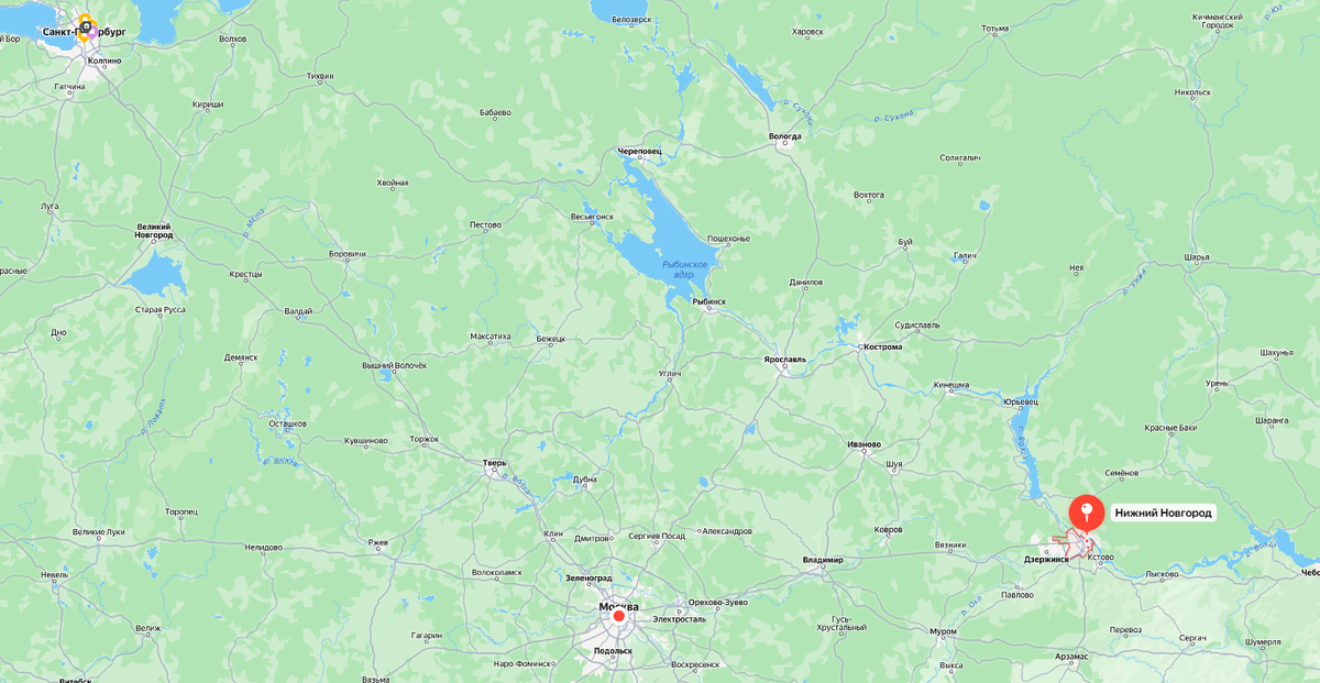 Расстояние по прямой от Москвы — ~387 км, от Санкт-Петербурга — ~891 км.