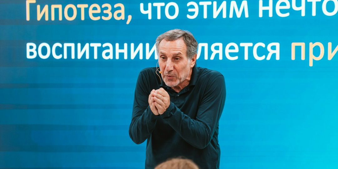Если ребенка постоянно критикуют и высмеивают, он становится замкнутым и живет с чувством вины.