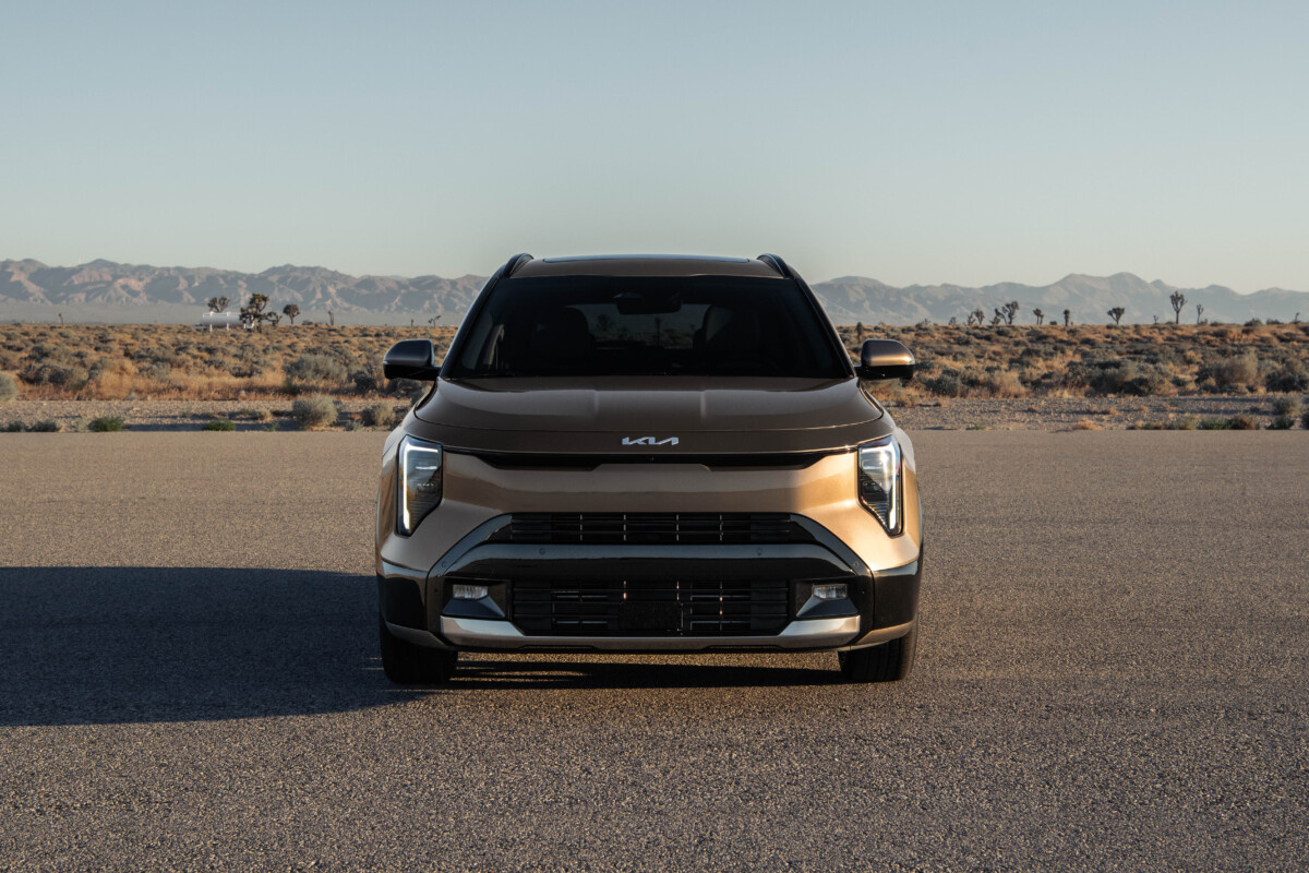 Цены на обновленный Kia Niro 2027 назвали официально: младшая версия - от 2,52 м - изображение номер один