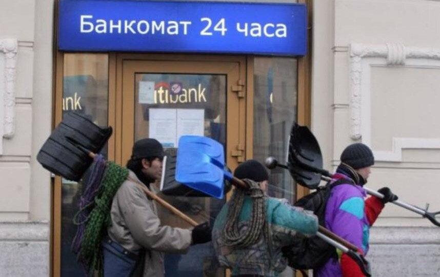 Мигранты выводят из России десятки миллиардов долларов в год подрывая нашу экономику