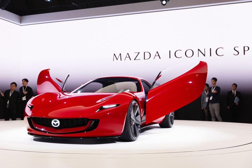    Двери-бабочки Mazda. Фото: Stanislav Kogiku/SOPA Images/LightRocket via Getty Images