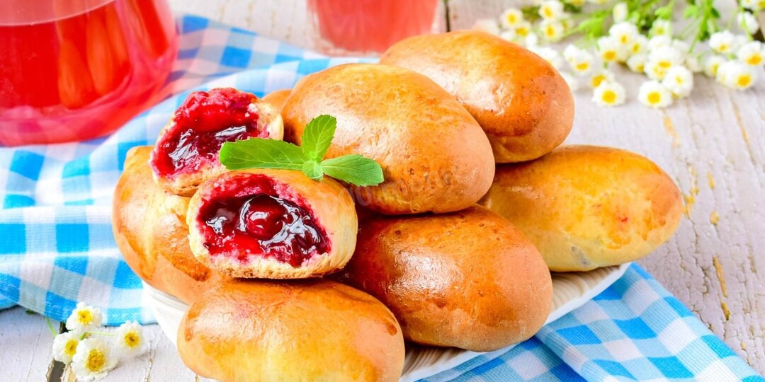 «Пышные и мягкие: как испечь домашние сладкие пирожки, чтобы все просили добавки»