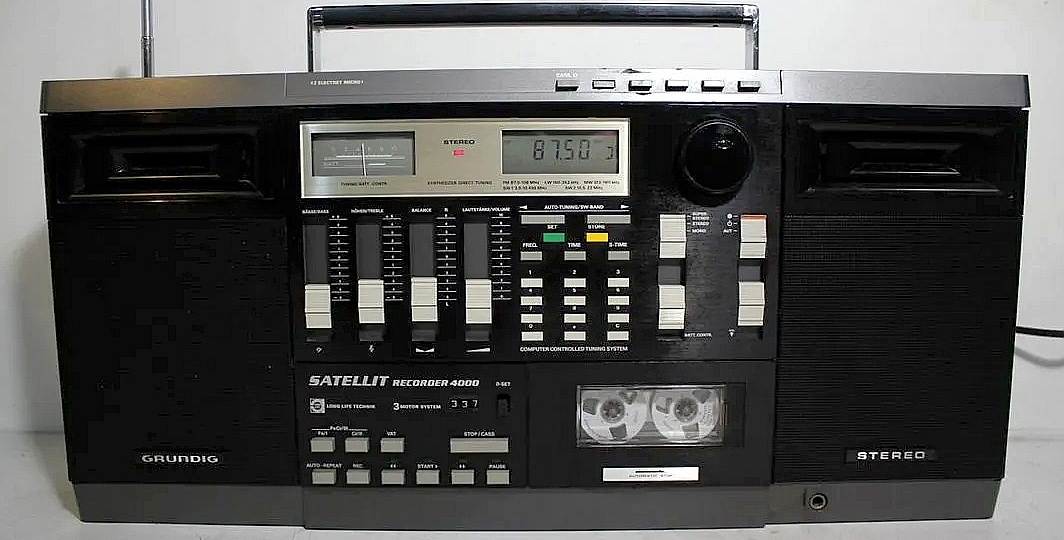 Grundig Satellit Recorder 4000: гибрид радио и кассеты из 1980‑х
