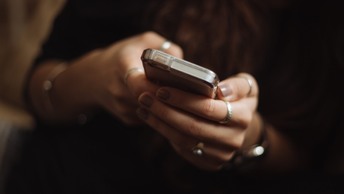 Мошенники выбирают новую модель поведения с теми россиянами, которые им не поверили: что это значит