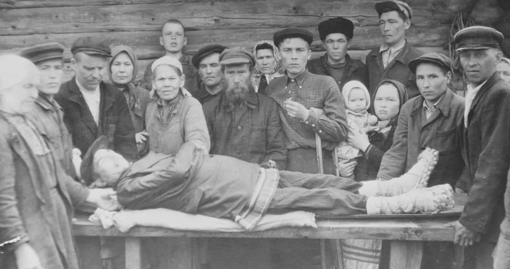 Тайна русского обряда: Почему покойника несли ногами вперёд