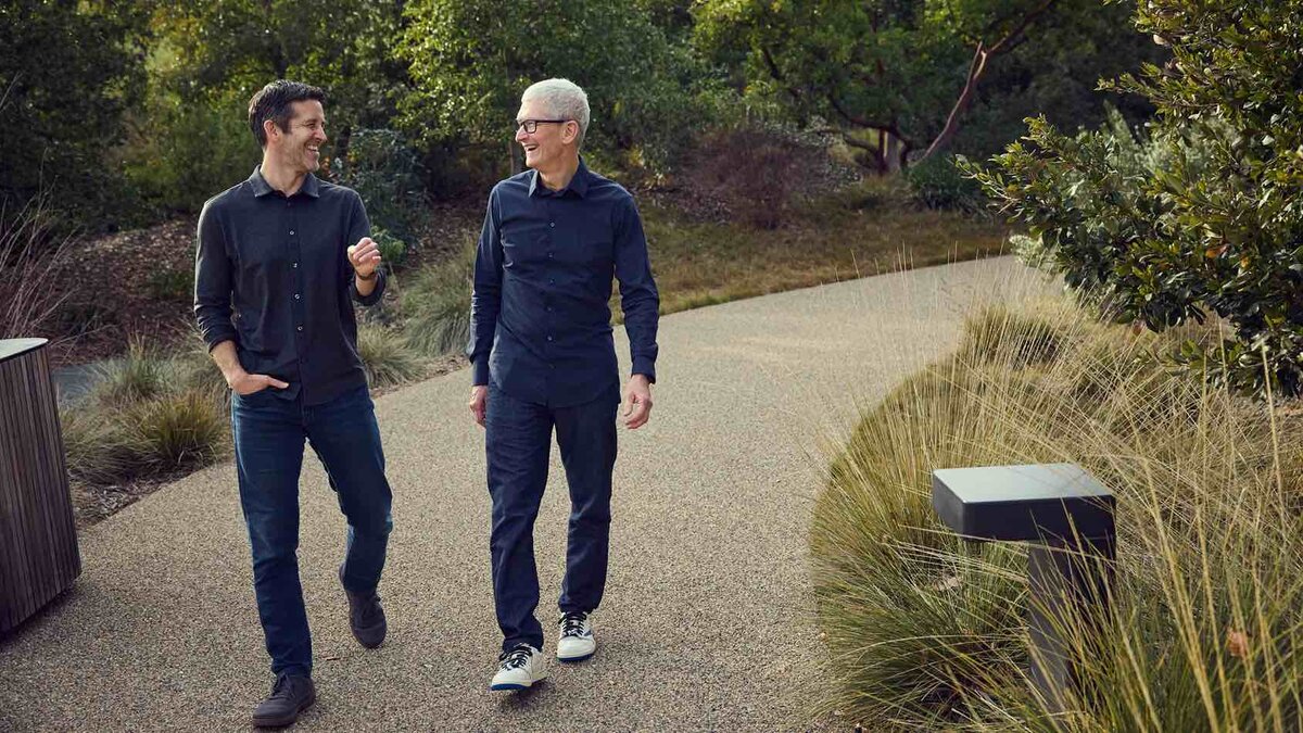    Фото: Apple (слева Джон Тернус, справа Тим Кук)