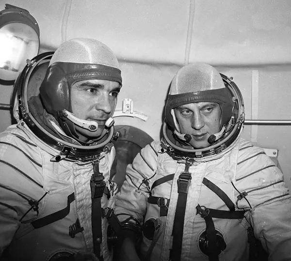 Они вернулись из космоса, но не смогли открыть люк: ночь «Союза-23» на озере Тенгиз