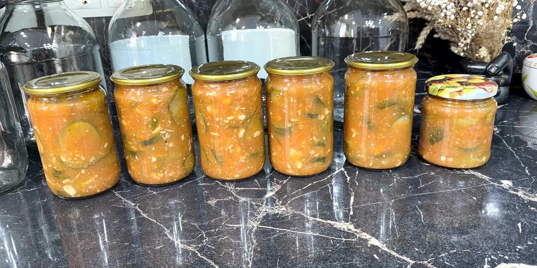 Кавказская закуска из помидоров и огурцов на зиму, пряно, сочно, по-домашнему