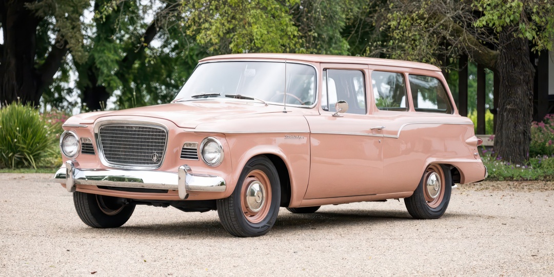 Коралловый бунт против серости: на аукцион выставлен редкий универсал Studebaker Lark VI Deluxe 1959 года