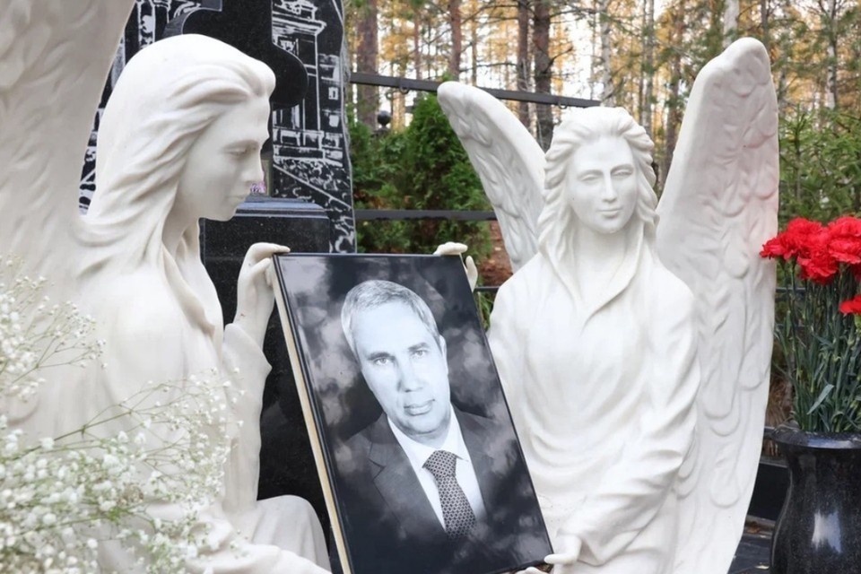    Петрова убили выстрелом из снайперской винтовки.