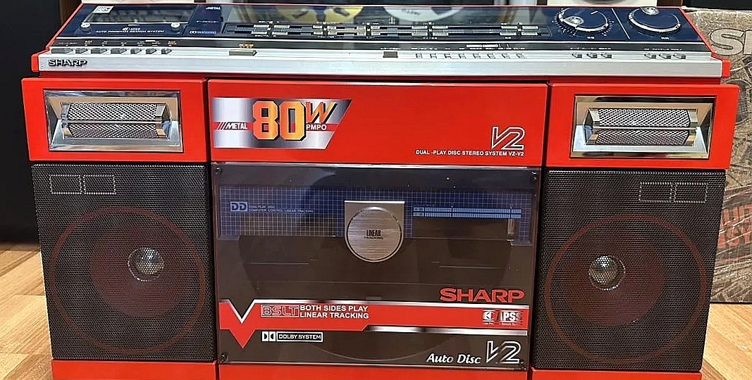 17,5 кг легкого удовольствия Sharp VZ‑V2: Бумбокс, который винил уважал больше, чем себя