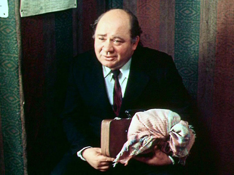 Фото: Евгений Леонов в роли Андрея Сарафанова, фильм «Старший сын», 1975