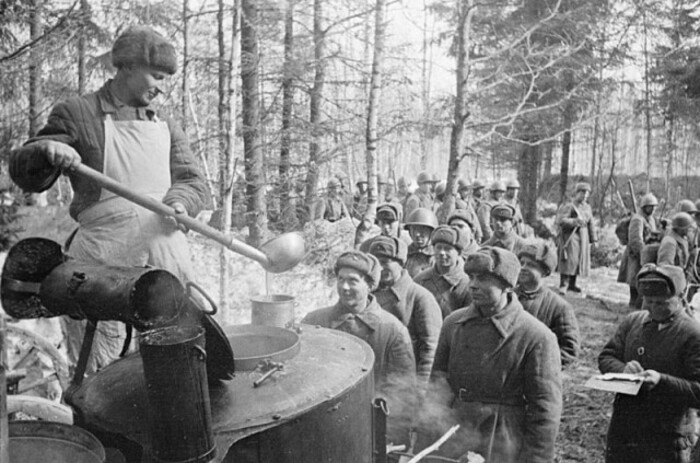 Самый сытый род войск: где в Советской Армии лучше всего кормили