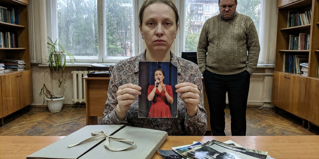 «Ты допоёшься, как мать», — брат отнёс фотографии сестры её директору