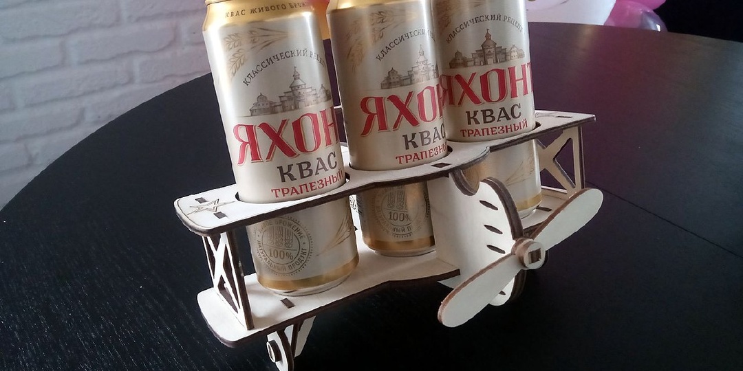 Танк, самолёт и машина, у которых колёса — это банки