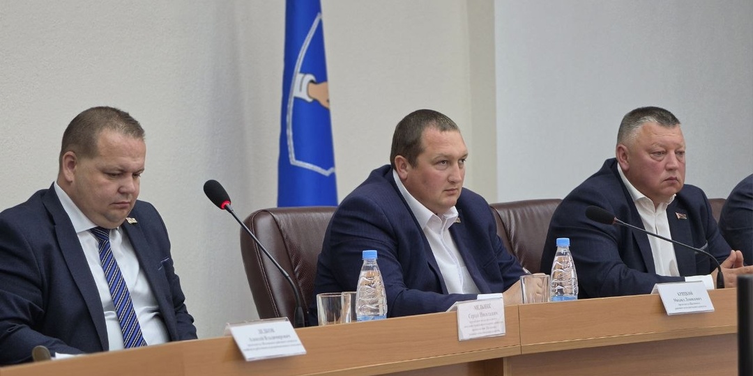 ⚡️⚡️⚡️Прямо сейчас в райисполкоме проходит встреча председателя райисполкома Михаила Крицкого с молодыми специалистами, прибывшими на первое