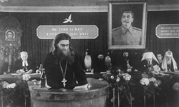 Как Сталин в 1943 году вернул церкви патриаршество и назвал её «православной»