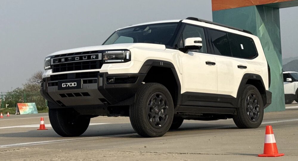 Votour R700: очень тяжелый джип! Даже слишком.