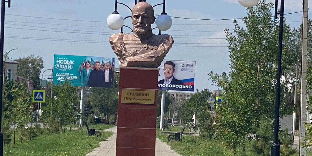 Новосибирцы понесли кур в МФЦ, кто крайний