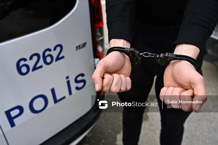 В Баку 23-летний парень украл девушку и разбил несколько машин, спасаясь от полиции.