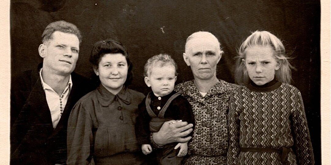 Нет на свете семьи такой, где б не памятен был свой герой