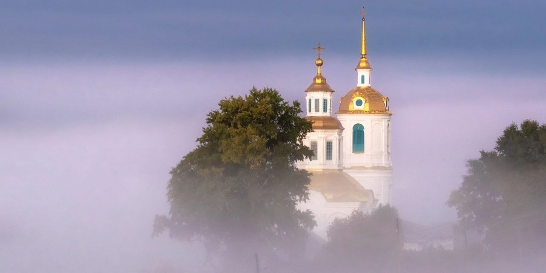 Пастельный туман, золото куполов и звенящая тишина рассвета