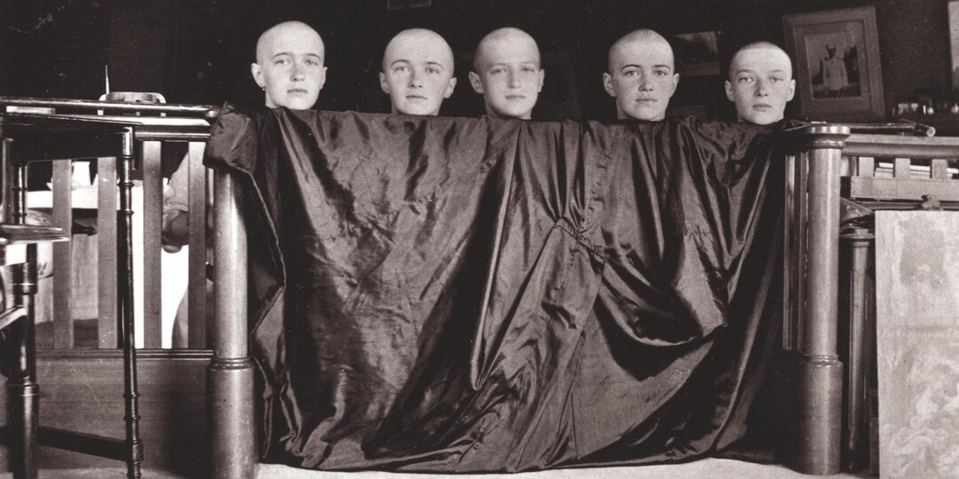 Почему дети Николая II на этой фотографии обриты наголо: история снимка 1917 года