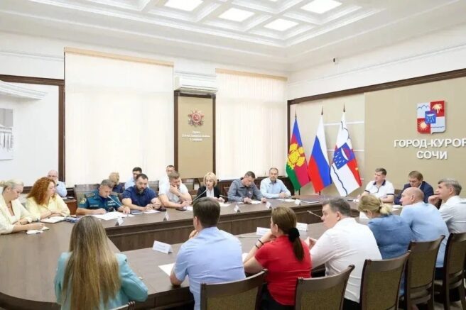 В Сочи взрывная волна добралась до приемной депутата, в здании Горсобрания треснул потолок