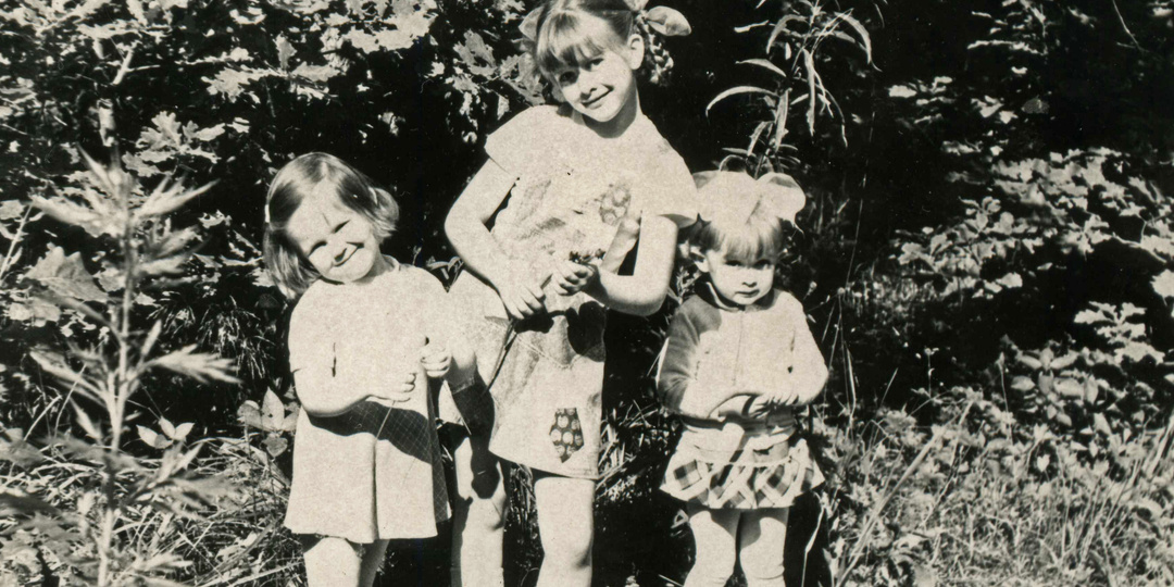 Живые черно-белые фото 1950-1990-х годов. Про канал памяти моего деда, Василия Скворцова.