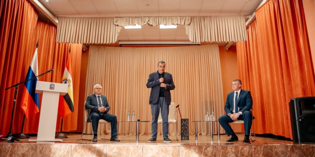 Хинштейн провёл встречу с жителями Курского района
