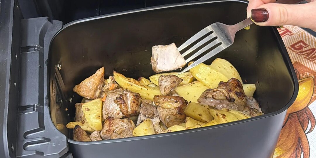 Картофель с мясом и овощами в аэрогриле