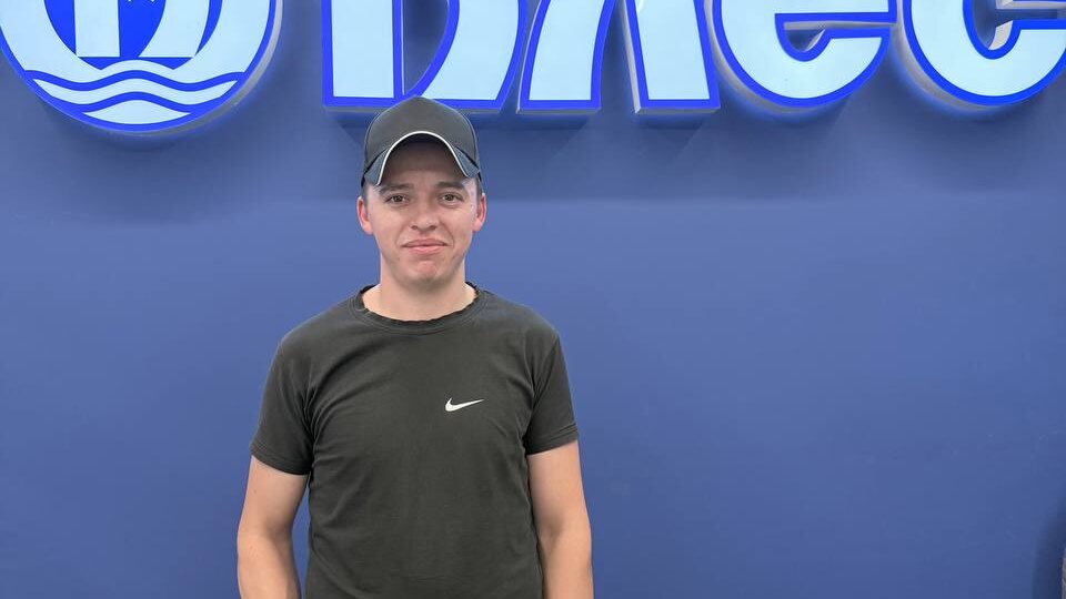 Муж нашей победительницы розыгрыша на актив августа ВКонтакте забрали свой приз