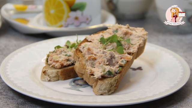 Кто бы мог подумать, что с таким сочетанием продуктов получится такой вкусный риет из рыбы!