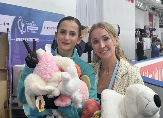 Соперницы Дзепки убрали флаги для фото. Это не солидарность — это диагноз