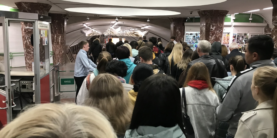 Он не ест, не спит, он на выборы депутатов Госдумы спешит. Опрос...