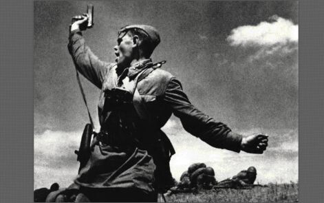Кем был военнослужащий с фото Макса Альперта «Комбат»? Какую ошибку допустил фотограф