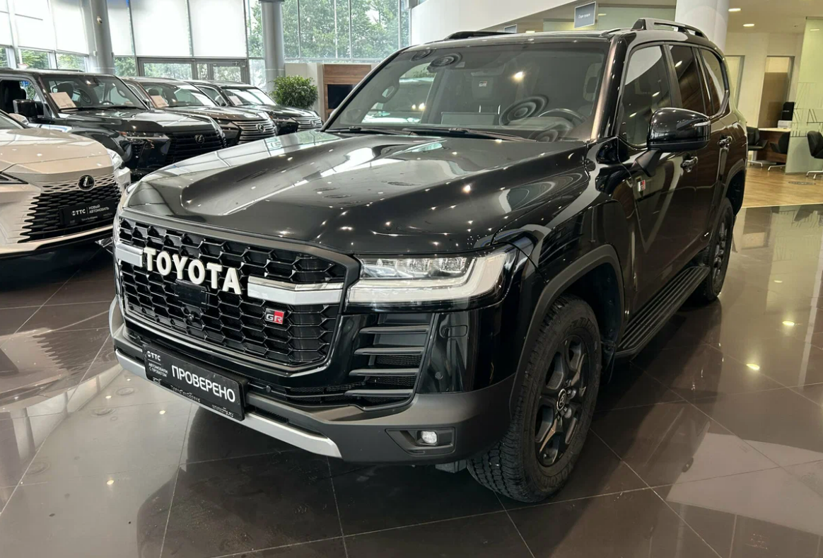 Передняя часть Land Cruiser 300