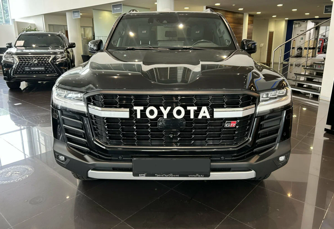 Задняя часть Land Cruiser 300
