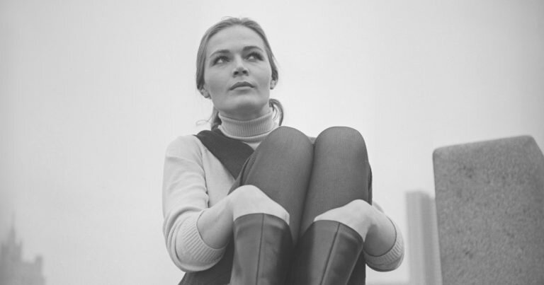 "Я каялась, что злющая, пьющая и курящая, а святой отец улыбнулся - "Еще есть время": Исповедь самой молодой Народной артистки СССР