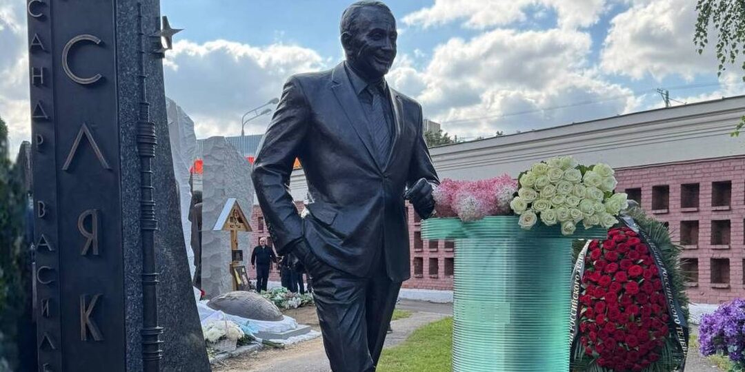 О чём говорит памятник на могиле Александра Маслякова
