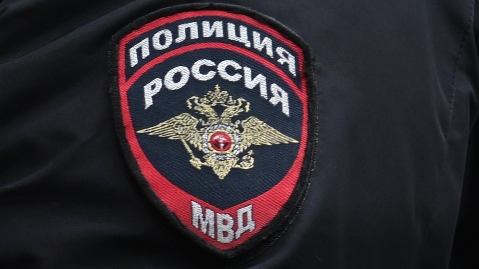 Курянин забыл запереть машину и лишился обручального кольца