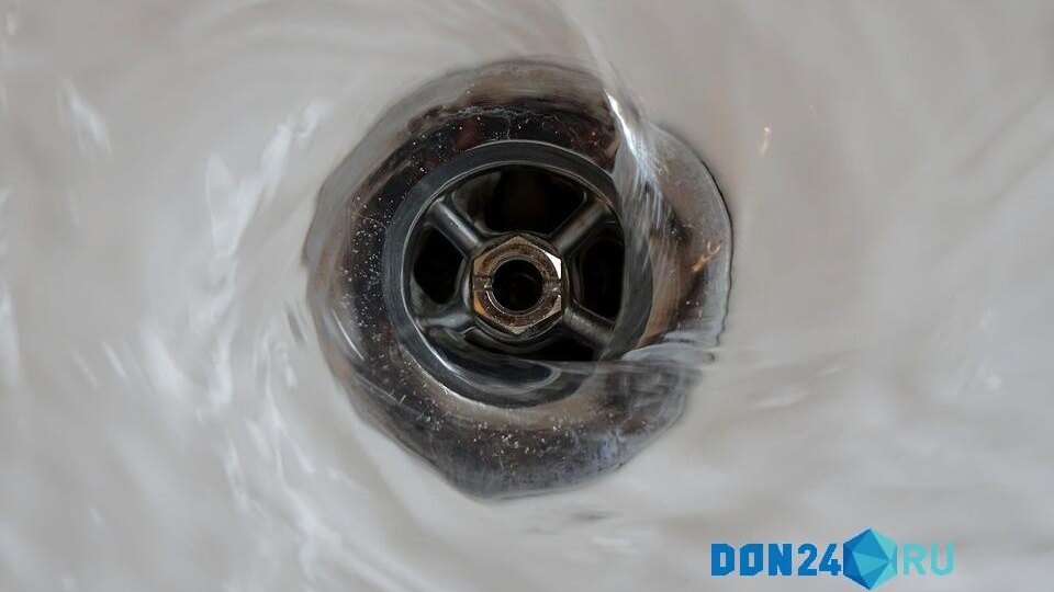 В Константиновске из-за ремонта водовода отключили воду