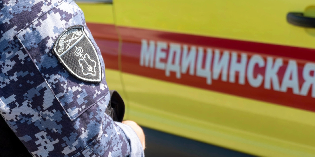 В Ломоносове сотрудники Росгвардии оказали помощь водителю, пострадавшему в ДТП