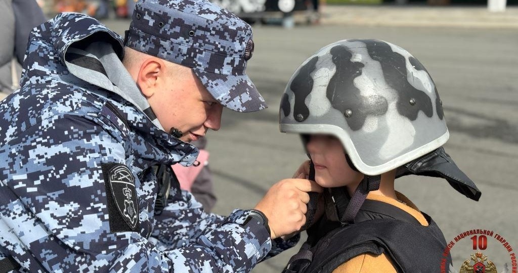 Представители Росгвардии приняли участие в фестивале, посвященном Дню города Сестрорецка